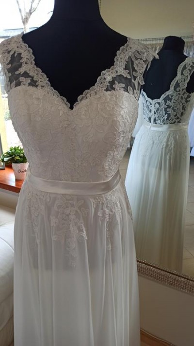 Nowa suknia ślubna z dekoltem w literę V