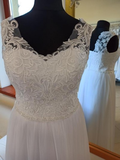 Nowa suknia ślubna - koronka z cekinami